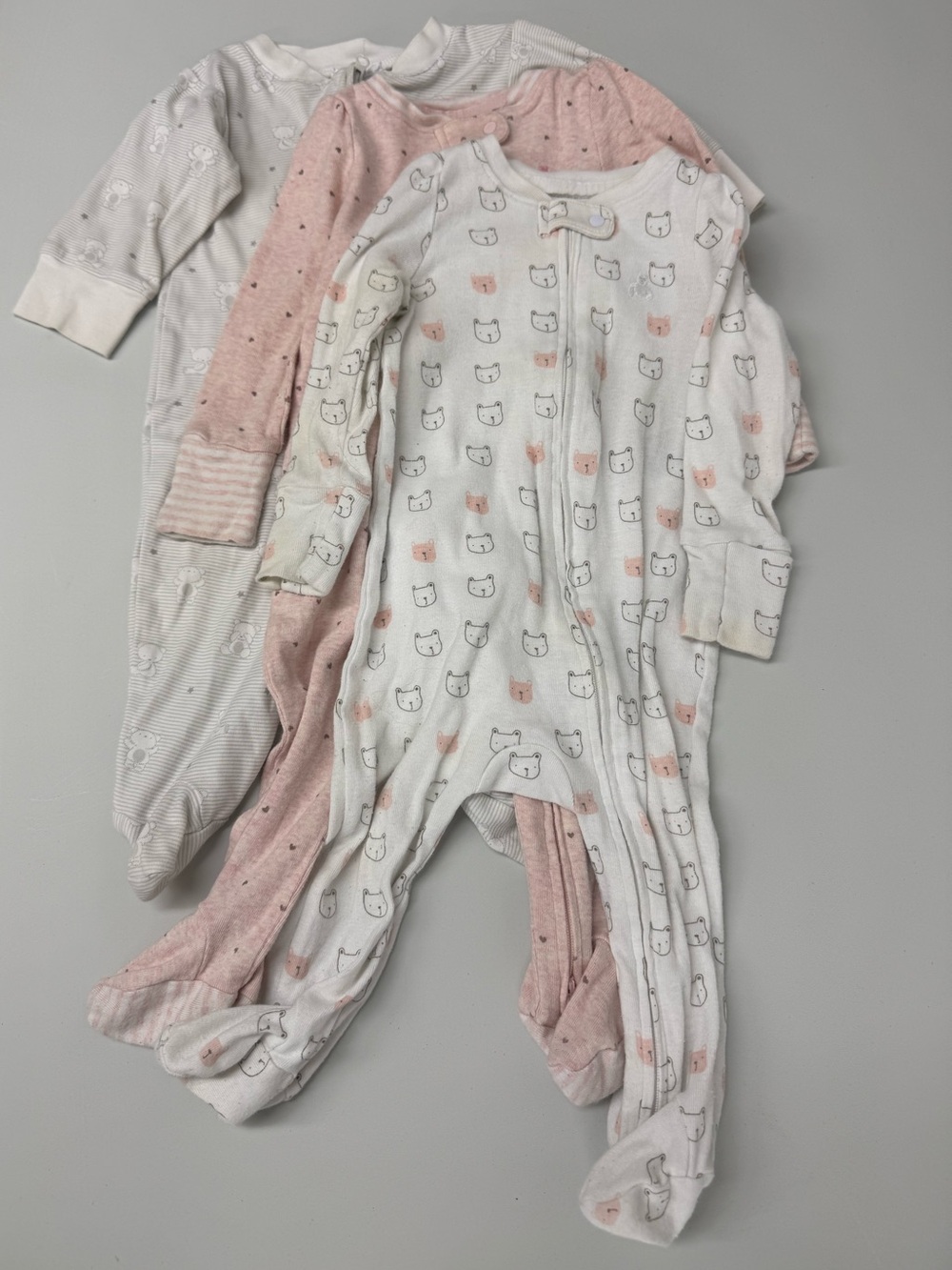 6-9M Baby Onesie Bundle Gap & Kissy Kissy Bear
